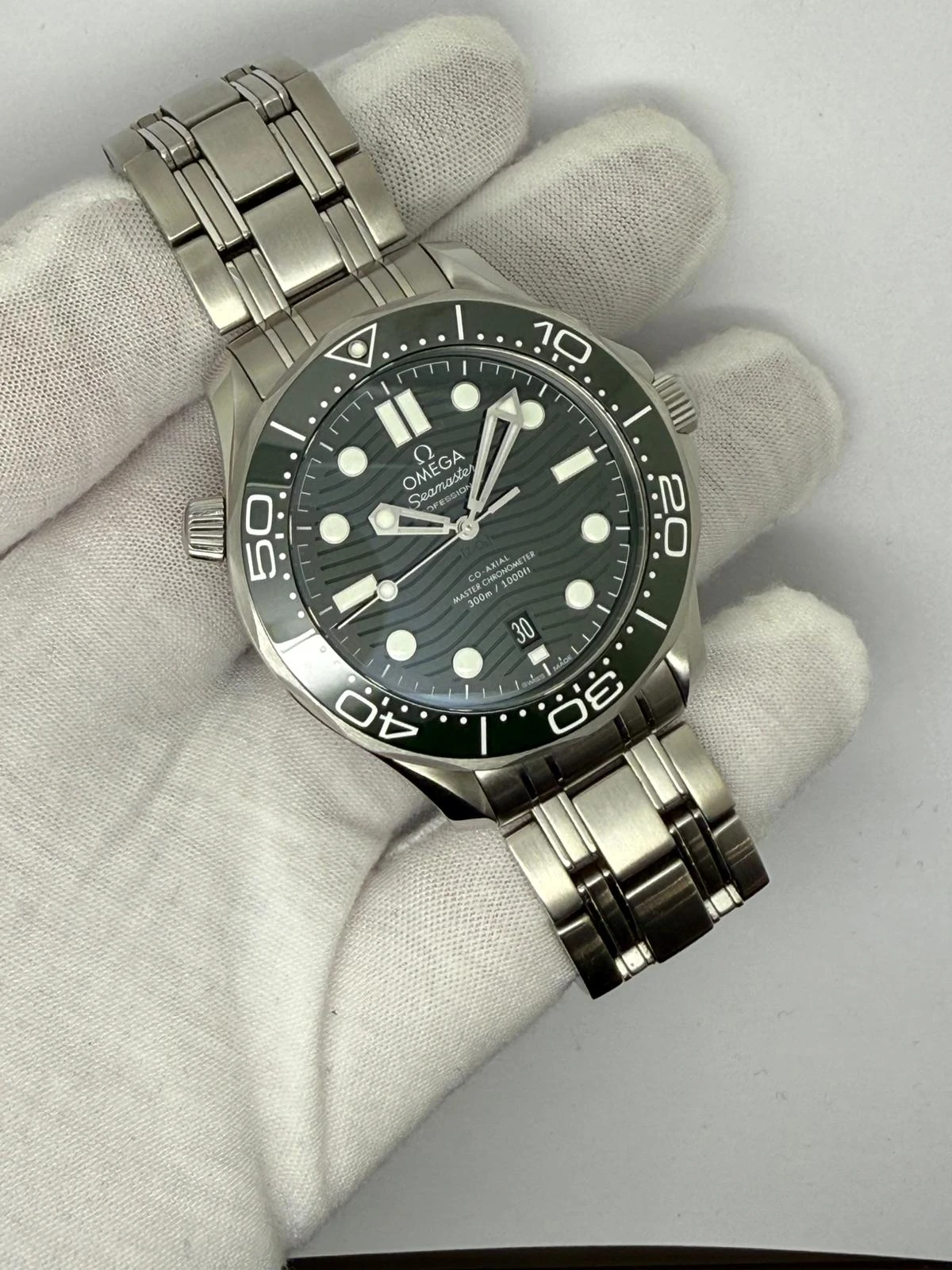 Omega Seamaster Diver 300M 42mm Stainless Steel Green Dial & Bezel 210.30.42.20.10.001 2025