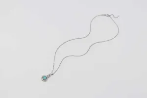 18ct White Gold Opal & Diamond Necklace 4g