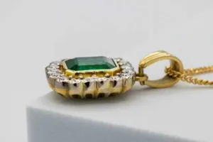 18ct Yellow Gold Emerald & Diamond Necklace 4.12ct & 1.08ct