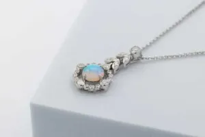 18ct White Gold Opal & Diamond Necklace 4g