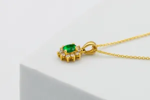 18ct Yellow Gold Oval Emerald and Brilliant Cut Diamond Trace Necklace